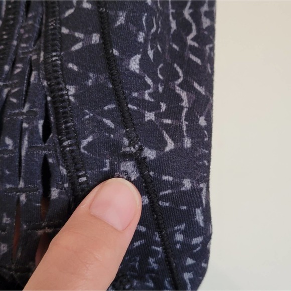 Lululemon True Self Crop II Samba Snake Battleship 6 - Picture 7 of 7